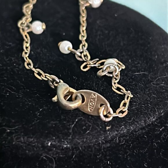 Vintage 8" signed Avon gold tone and faux pearl bracelet - Picture 2 of 4